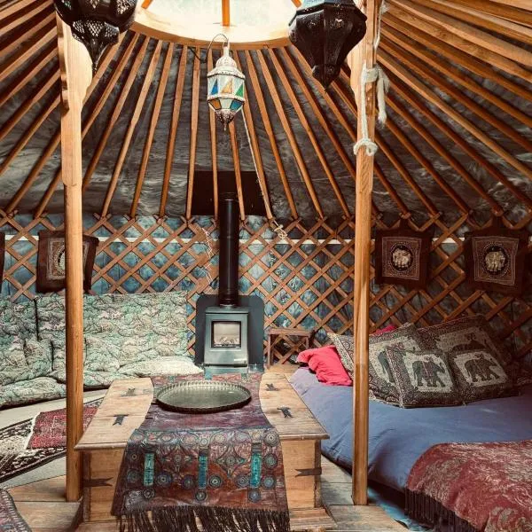 Yurt Within Grounds of 17th Century Country Inn, hotel in Dover