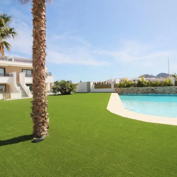 Three Bedroom Seaside Penthouse In Mar De Cristal、マール・デ・クリスタルのホテル