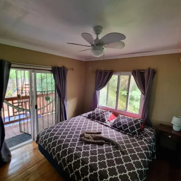 Roatan Backpackers' Hostel, hotel en Sandy Bay