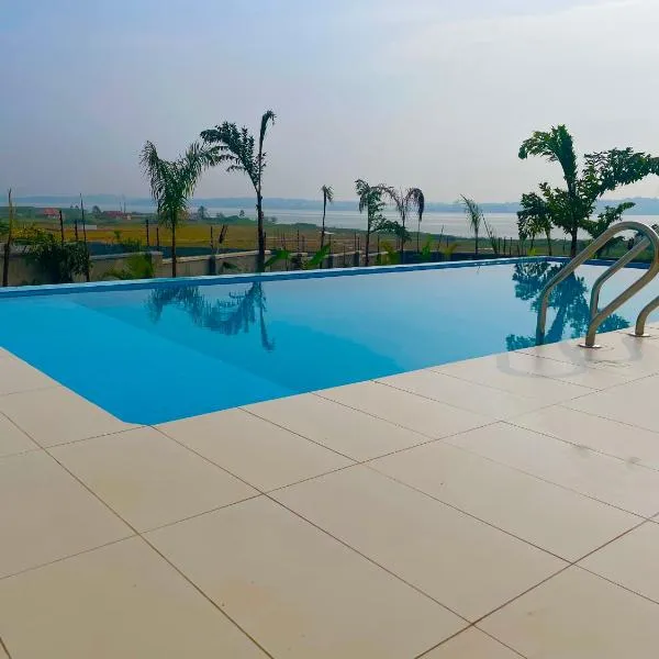 Infinity Pool Villas , airport shuttle free private pool, hotel v destinaci Entebbe