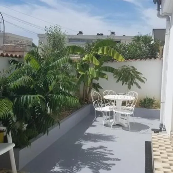 Les Belous, hotel in La Rochelle
