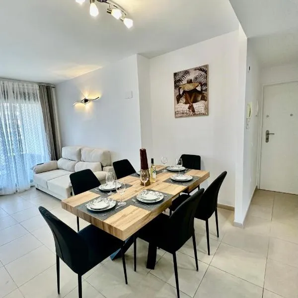 Luxury 3 bdr condo by the Beach, hotel en Benidorm