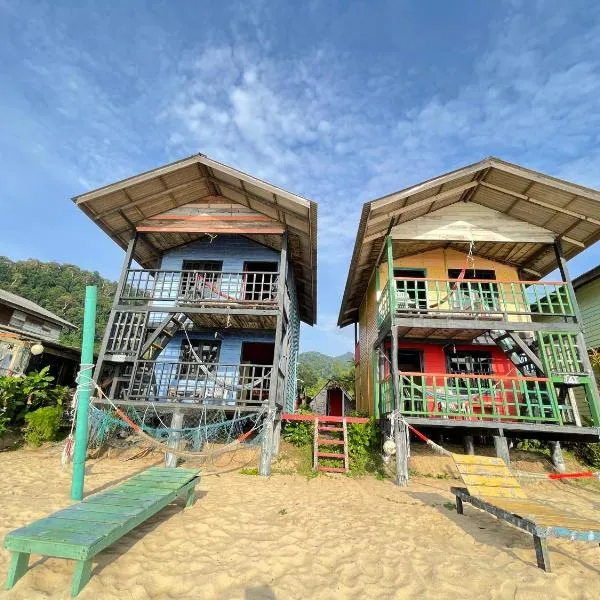 Beach Shack Tioman - Beachfront Seaview، فندق في جزيرة تيومان