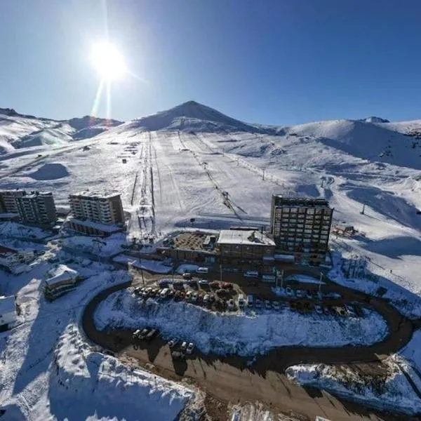 Departamento Gran Parador Centro de Ski El Colorado Farellones, hotel in Santiago