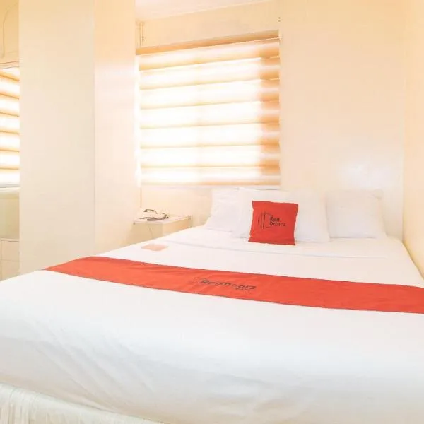 RedDoorz @ Tondaligan Beach Hotel, hotel u gradu Dagupan