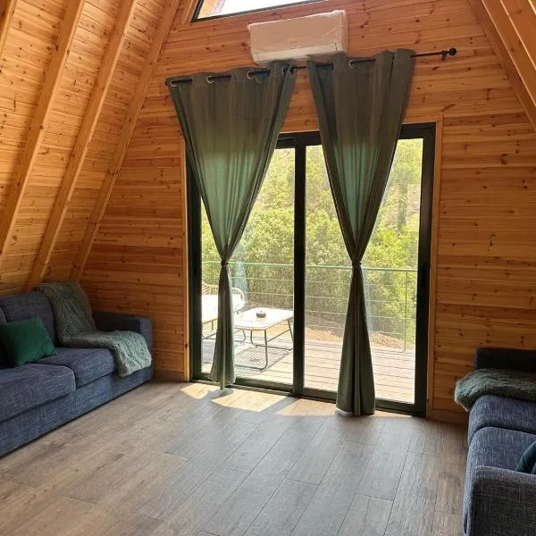 Warm Family Glamping Cabin with Kids Playground, hotel em Arakapas