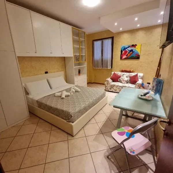 VALENTINO HOUSE, hotel in Sirmione