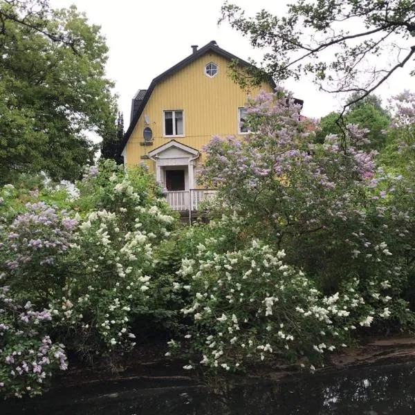 Solhuset intill ån, hotel en Alingsås