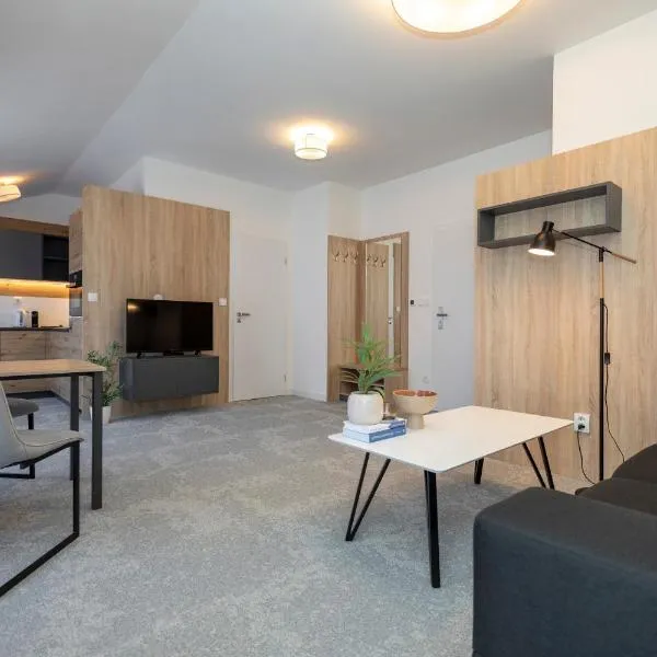 ALURE RESIDENCES 11 - 24h self check-in & private parking next to the apartment building included, CITY CENTER right on SNP Square in a quiet passage, new building, best deal in town, ξενοδοχείο στη Μπάνσκα Μπίστριτσα