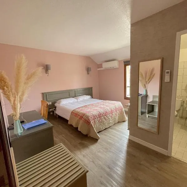 Maison Legate "Hôtel Le Baudiere & Spa", hotel din Saint-Beauzire