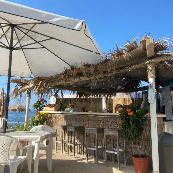 Bari Sea Paradise View，位于巴里的酒店