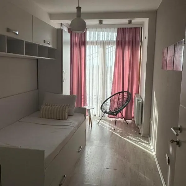 Single Room, Shared bathroom- Rooms GEA, hotel in Prizren