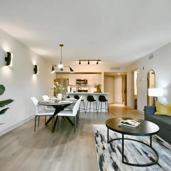 Valley Vista Haven - Exquisite Condo Retreat with Jacuzzi - Top Floor Romance - Self-Check-in - Gourmet Kitchen - Heated Pool Paradise, khách sạn ở Shanty Bay
