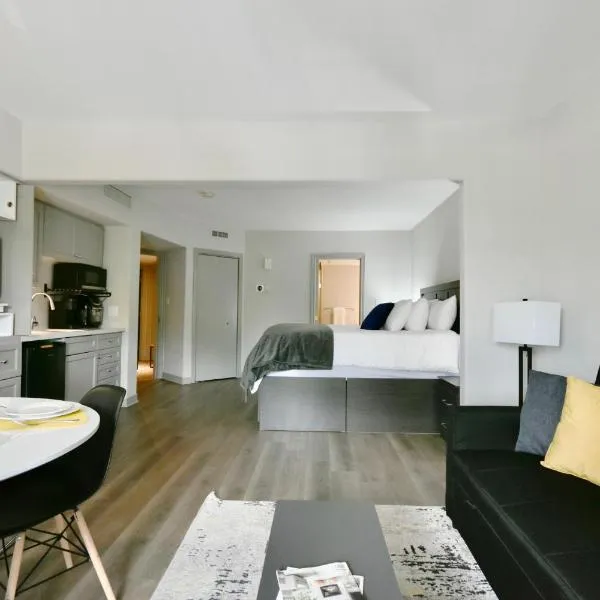 Valley Vista Retreat - Luxe Studio - Top Floor Serenity - Romantic Getaway - Heated Pool Haven, khách sạn ở Shanty Bay