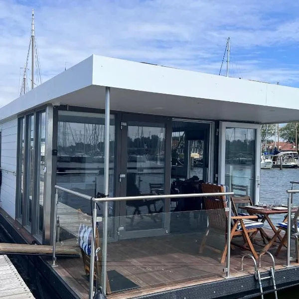 Oktopus-Lofts - Houseboat, ξενοδοχείο σε Lelystad