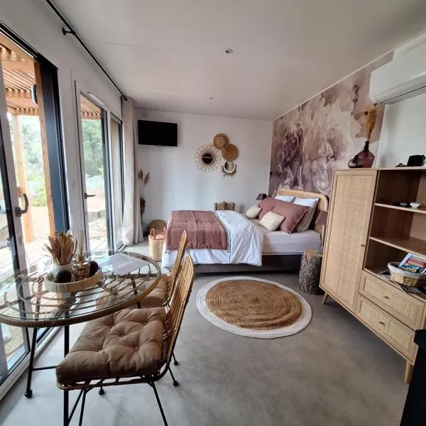 Villa Sisyphe TINY HOUSE" la Odette"、ル・トロネのホテル