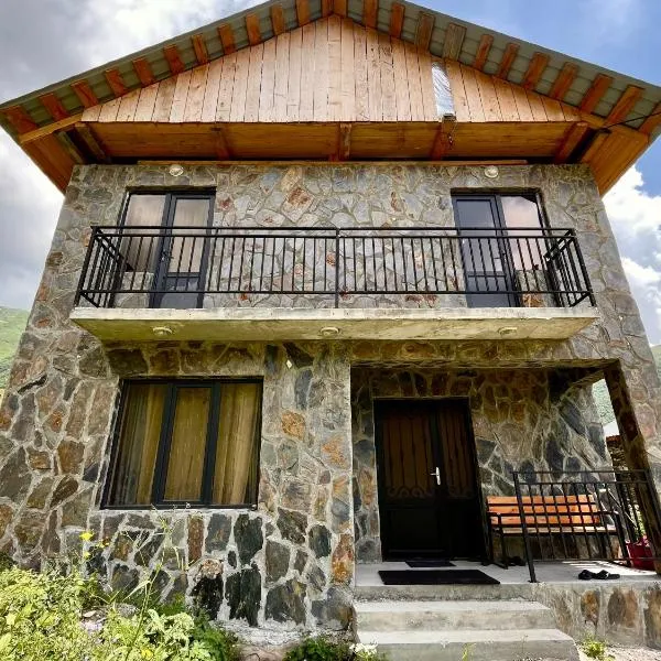 Gamarjoba Guest and Art House、ウシュグリのホテル