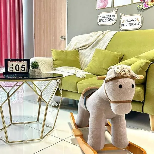 Unicorn Fairy Theme 2BR Airport Suite# Straits Intl# Pantai Hospt, ξενοδοχείο σε Bayan Lepas
