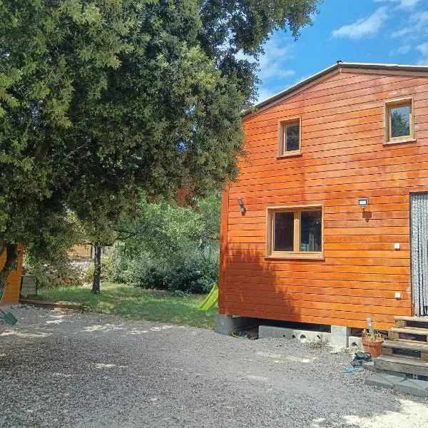 Chalet 50m2 climatisé, hôtel à Montjoyer