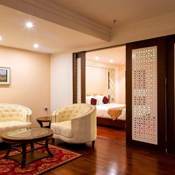 Hotel Trinity Grand, Raigarh, hotelli kohteessa Raigarh