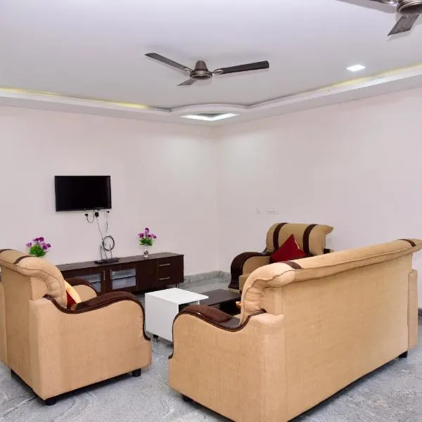 SHALOM RESIDENCE - 2BHK-AC Service Apartments, Premium amenities, Kitchen with Stovetop, WiFi、ティルパティのホテル