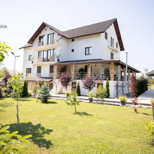 Rem Garden – hotel w mieście Novaci