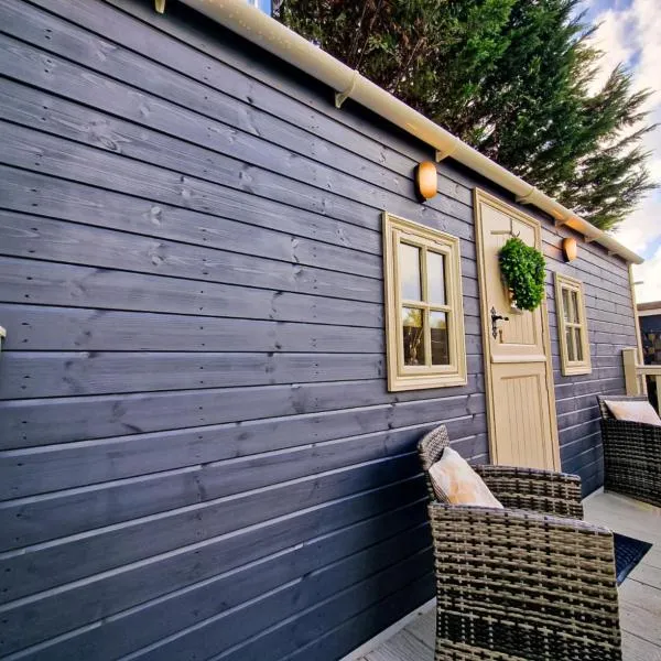 Unique Retreat Shepherd's Hut, hotel v destinaci Robeston Wathen