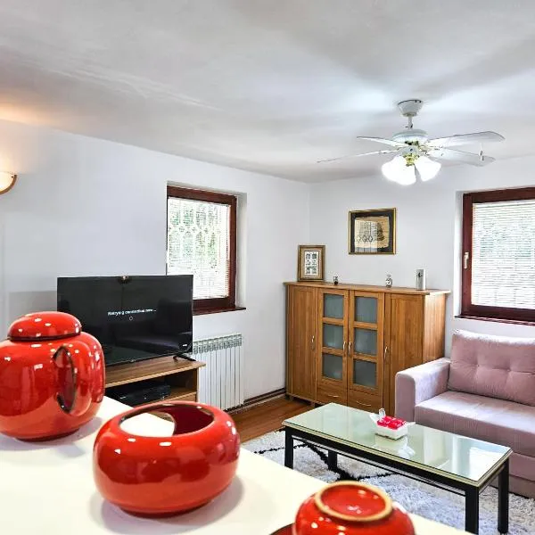 Sarajevo Pine Hideaway - Free Private Parking, hotel in Sarajevo