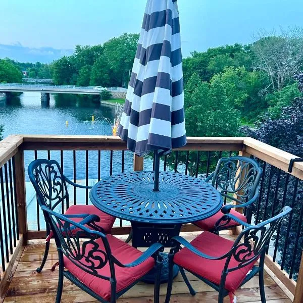 Deluxe Loft - Amazing Terrace with Stunning Water View, hotel a Perth