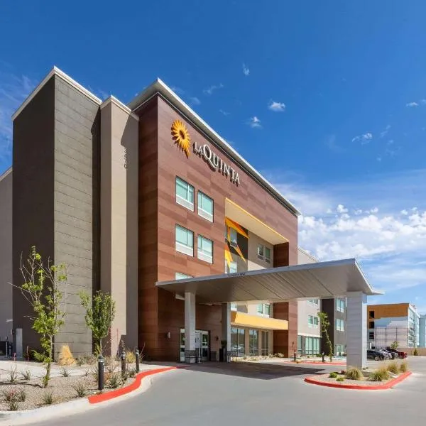 La Quinta Inn & Suites by Wyndham El Paso East Loop-375, hotel in El Paso