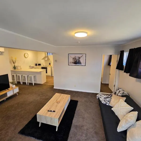 Abode for Two and a Few Paws, hotel in Wellington