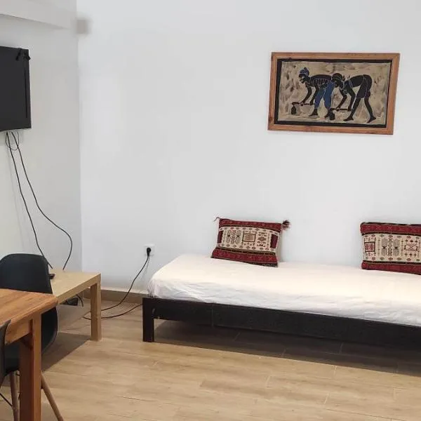 F2 duplex proche corniches plages et promenades, hotel en Annaba
