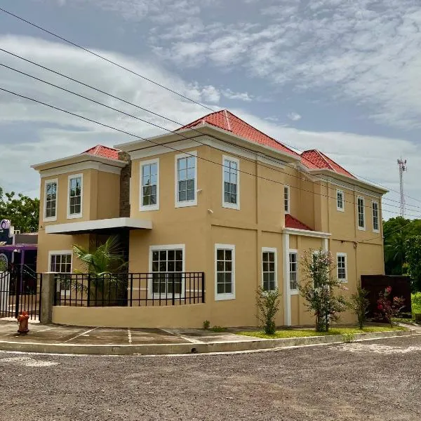 Luxury 4 Bedroom And 3 Bath Riverside Area Home Private Spacious, Hotel in San Miguel