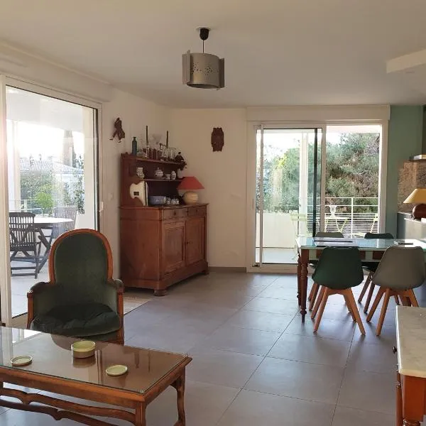 Appartement Centre ville Beaux Arts 2 personnes calme et confort, отель в Монпелье