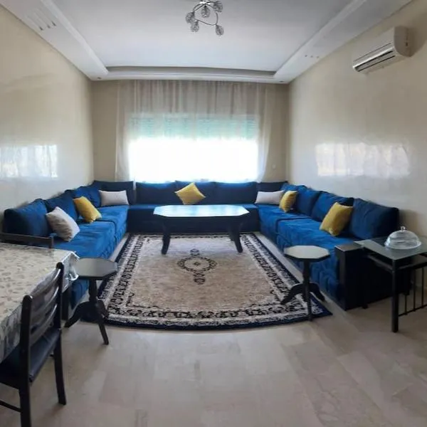 Grand appartement ensoleillé, 2 chambres , 2 salles de bains, 1 salon, 2piscines, à 750m de la plage, hotel a Pont Blondin