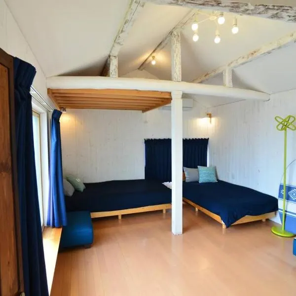 佐渡 ビーチまで0分 1客のみ オーシャンビュー Beach Side House ウッドデッキ, hotel en Sado