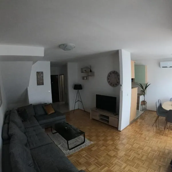 Apartment Ena, hotel in Split