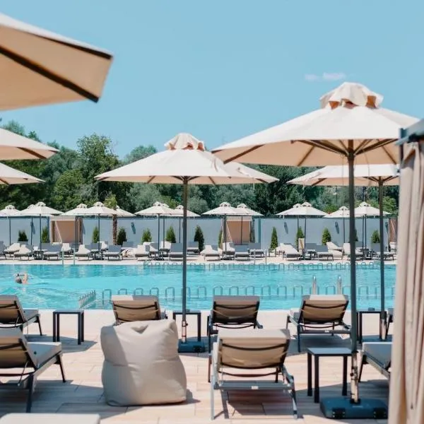 Coconut Hotel And Pool, ξενοδοχείο σε Gevgelija