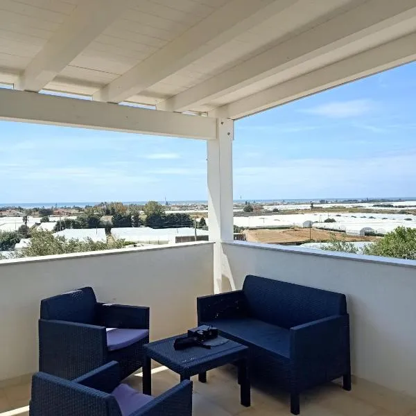 Mandulivi, chalet nel mandorleto e mansarda vista mare, hotel in Villaggio Azzurro