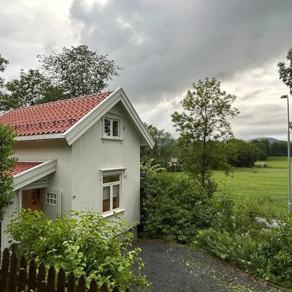 Lite hus 15 min fra Oslo，位于豪富克的酒店