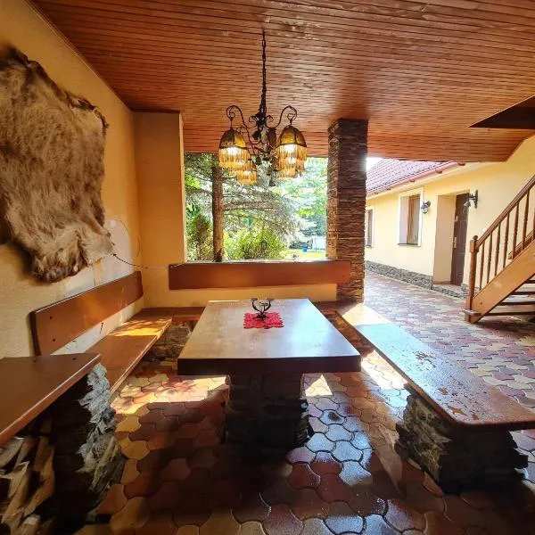 Rustikálny vinohradnícky dom s kaďou, khách sạn ở Dubová