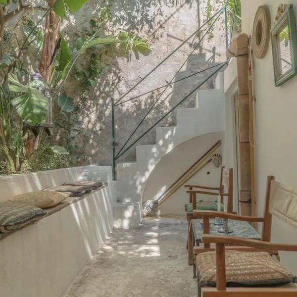 Prestigioso, sotto al castello di Lipari, hotel in Lipari