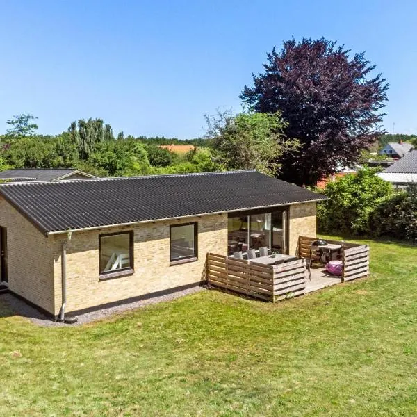 2 Bedroom Nice Home In Rødby, hotel in Rødby