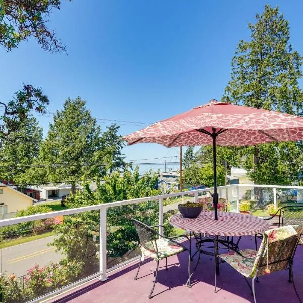 Sunset + Ocean Views: Serene Camano Escape, hotel i Camano
