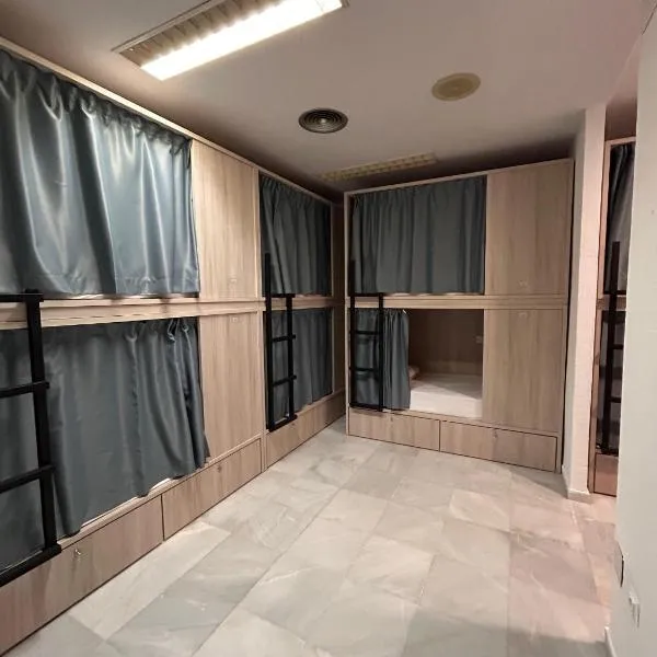 Hostel Sorolla Playa, hotel v Malaze