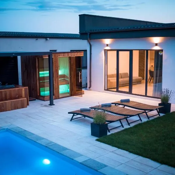 Banya Villa Bucuresti sauna jacuzzi piscina spa, ξενοδοχείο σε Gulia