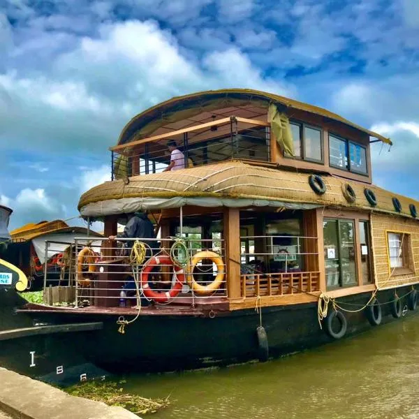 Sunbirds Premium House Boat at Alleppey Backwaters Kerala, hotel i Alappuzha