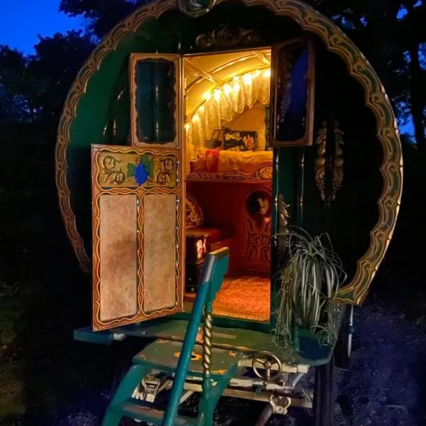 Gypsy Caravan Glamping, hotel in Llanbedrog