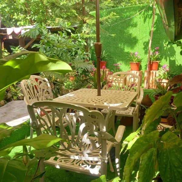 Hidden Tourist Inn, hotel in Mambajao