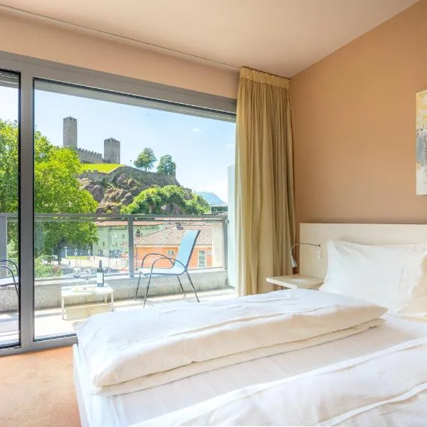 Hotel Unione، فندق في بيلينزونا